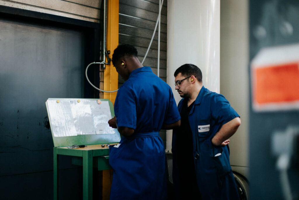 photo d'une jeune apprentis formé chez Romand Décolletage